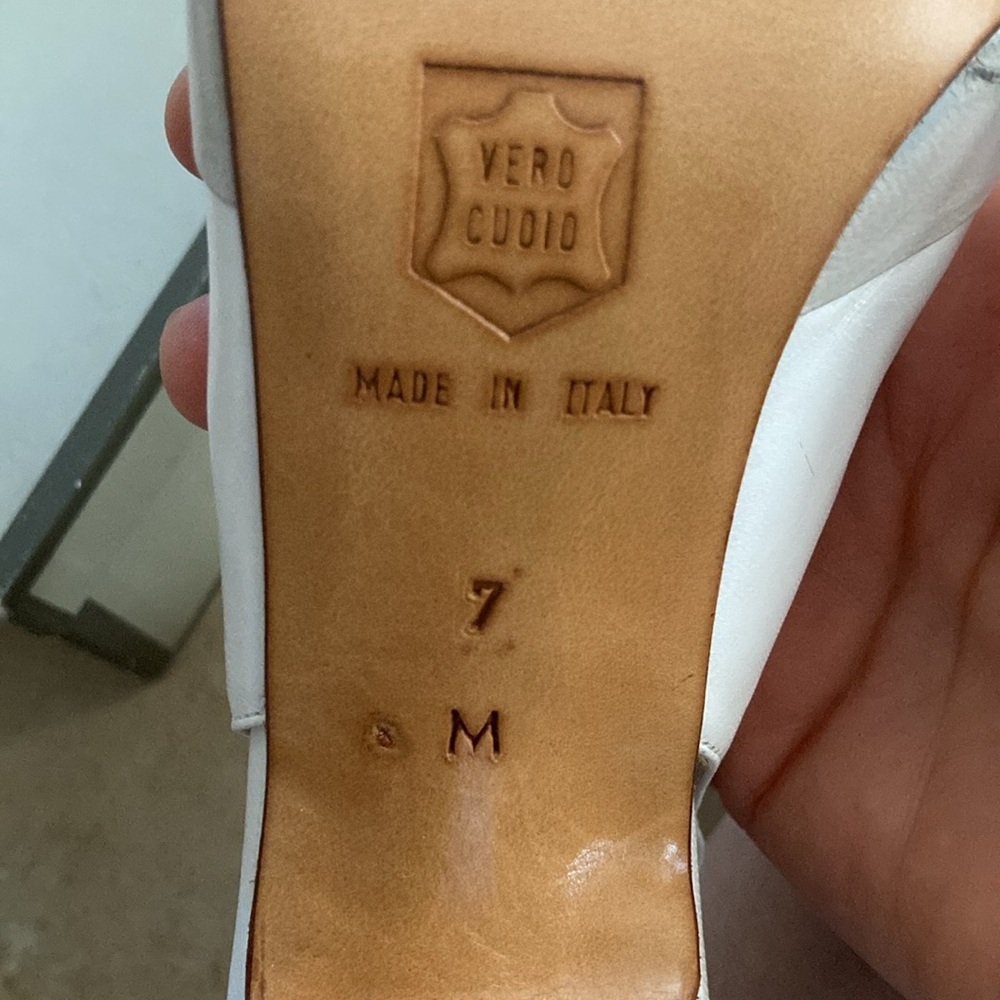 Albert Nipon Beautiful Leather Shoes - image 6